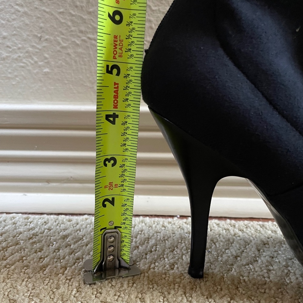 Sexy BCBGirls-Max Azria Black Knee High Boots (8.5) - Picture 6 of 7